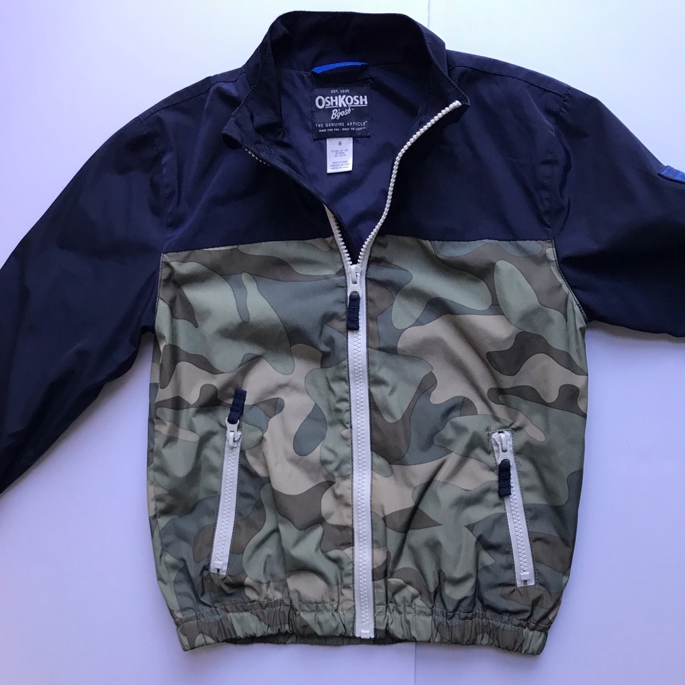 Oshkosh B’gosh boys size 6 Camo windbreaker.